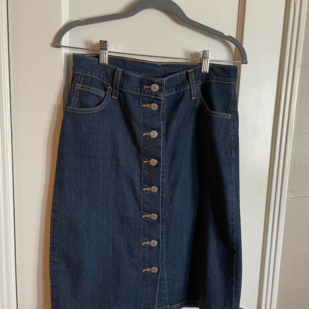 Levi skirt. Fits like a 27 or 4.